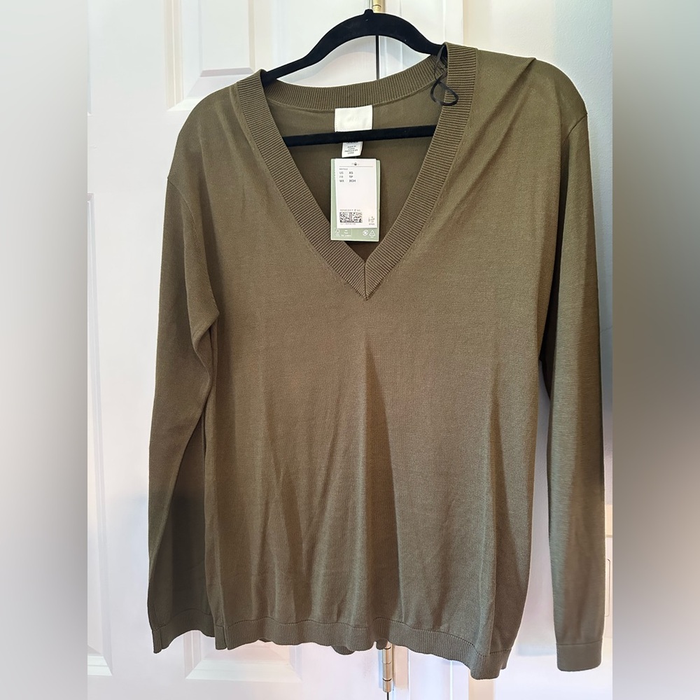 H&M XS green V-Neck Women's top